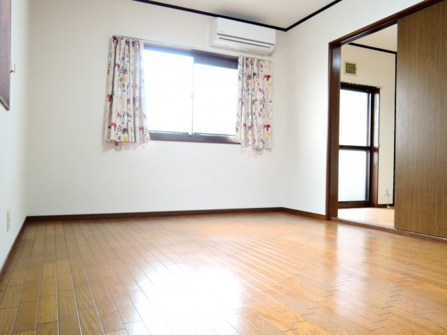 アーバンコート上牧の寝室