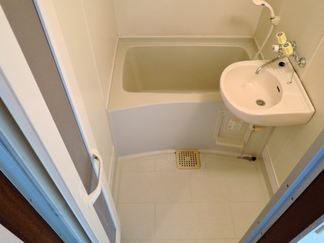 アーバンコート上牧の浴室