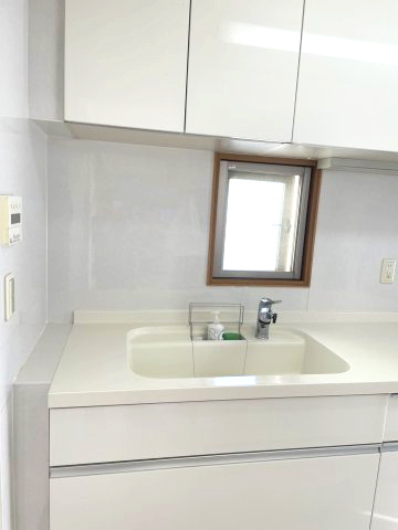 西宮マリナパークシティ海のまち5番館のキッチン|キッチンに小窓あり