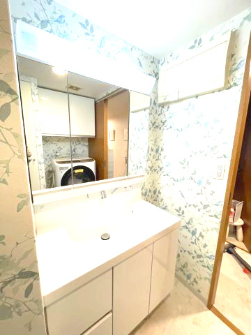 西宮マリナパークシティ海のまち5番館の独立洗面台|洗面化粧台　3面鏡収納付き（2017年8月に交換済み）