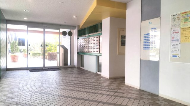 西宮マリナパークシティ海のまち5番館のエントランス|清潔なエントランスです