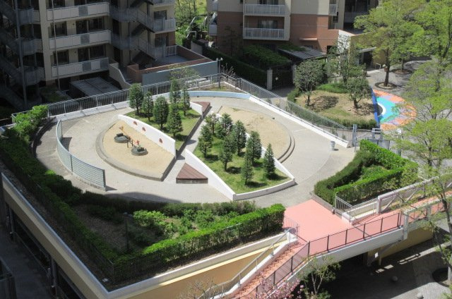 西宮マリナパークシティ海のまち5番館のその他共用部分|駐車場上の公園