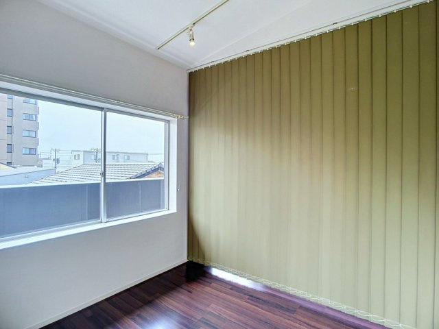 百山ビルの洋室