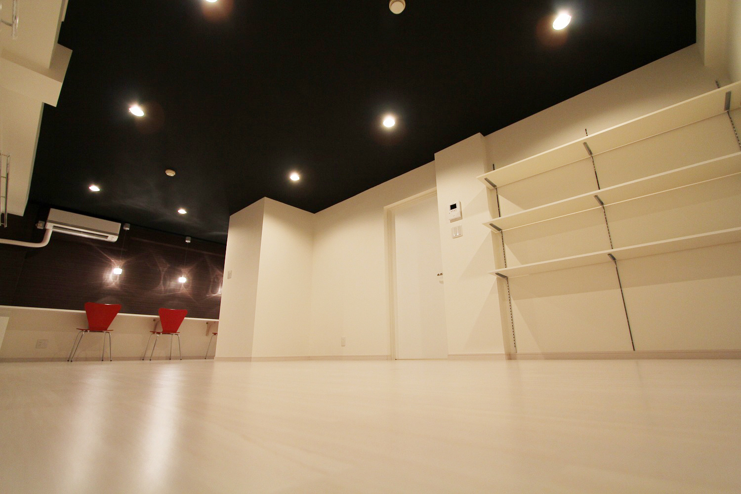 武蔵野ビルの居間・リビング