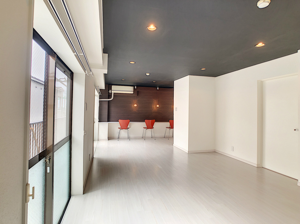 武蔵野ビルの居間・リビング