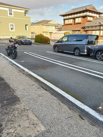 ソレイユの駐車場