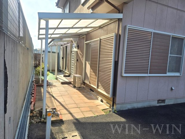 東小浜町戸建住宅のエントランス
