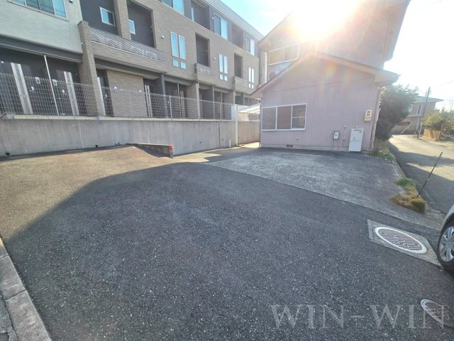 東小浜町戸建住宅の駐車場