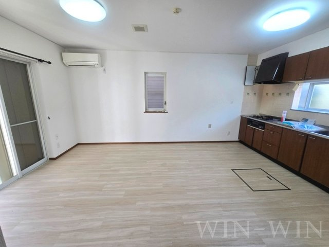 東小浜町戸建住宅の居間・リビング