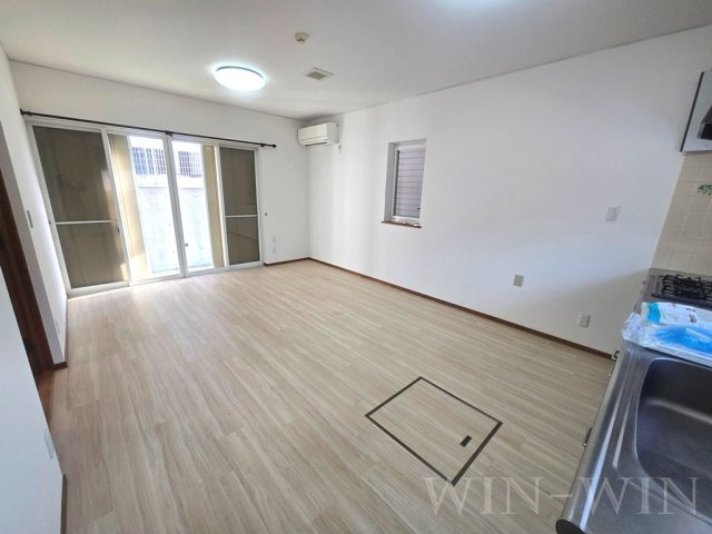 東小浜町戸建住宅の居間・リビング