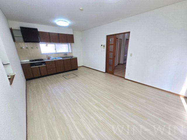 東小浜町戸建住宅の居間・リビング
