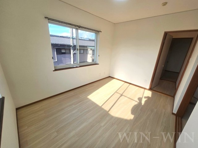 東小浜町戸建住宅の寝室