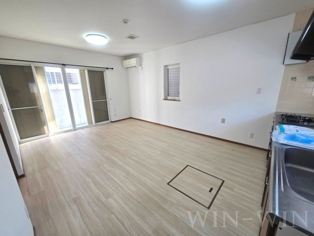 東小浜町戸建住宅の居間・リビング