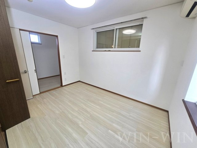 東小浜町戸建住宅の寝室