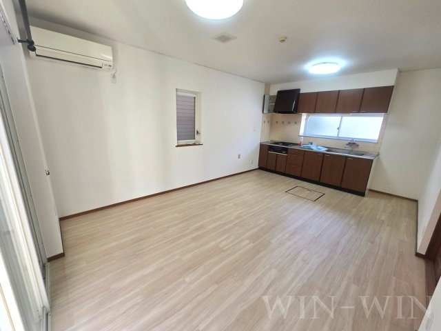 東小浜町戸建住宅の居間・リビング