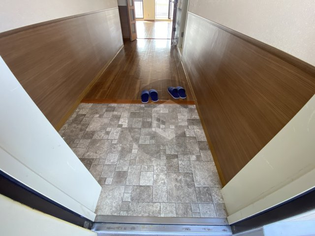 レジェーロ永和の玄関