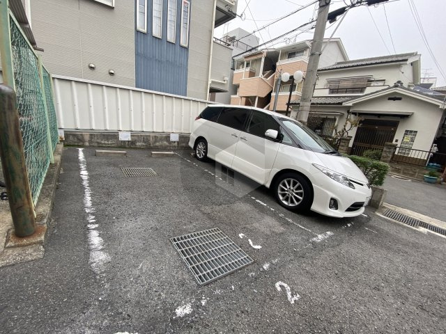 レジェーロ永和の駐車場