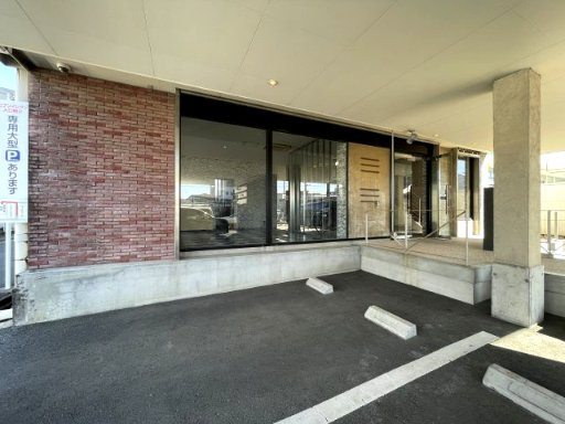 イースリー鴨江のエントランス