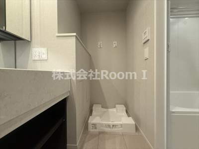 【洗面所】 | グランドメゾン谷町四丁目 | 忙しい朝には欠かせない洗面所です