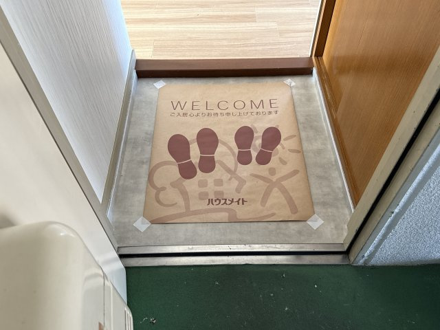 エル・オエステの玄関