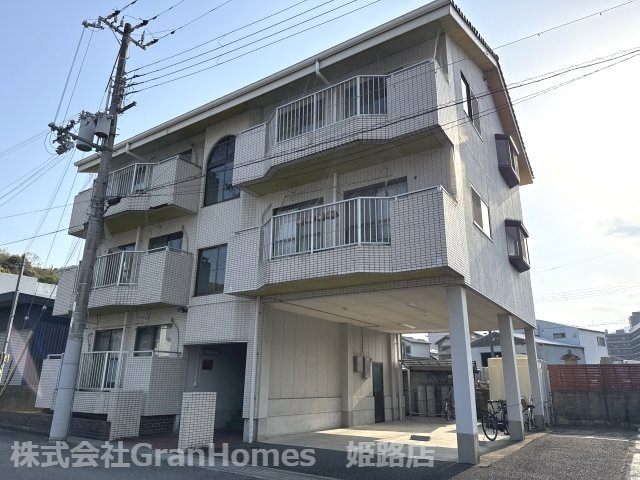 エル・オエステの外観