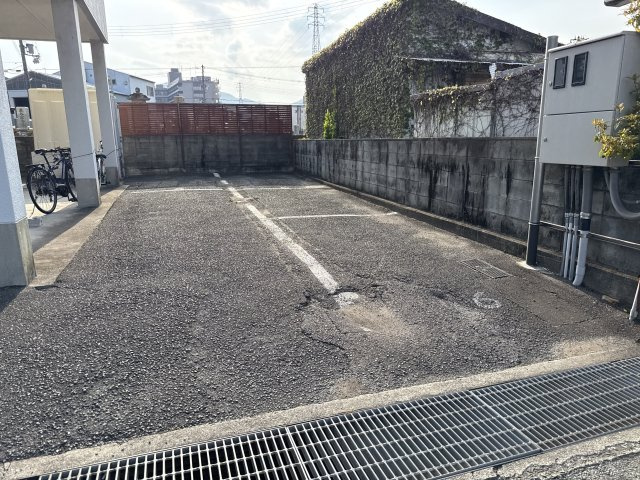 エル・オエステの駐車場