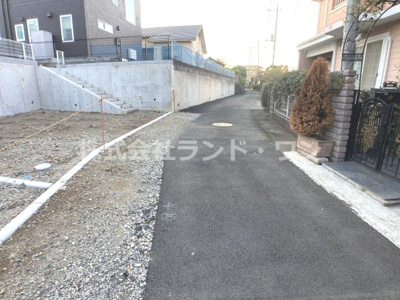 【前面道路含む現地写真】 | 入間市黒須2丁目　全3区画 C区画