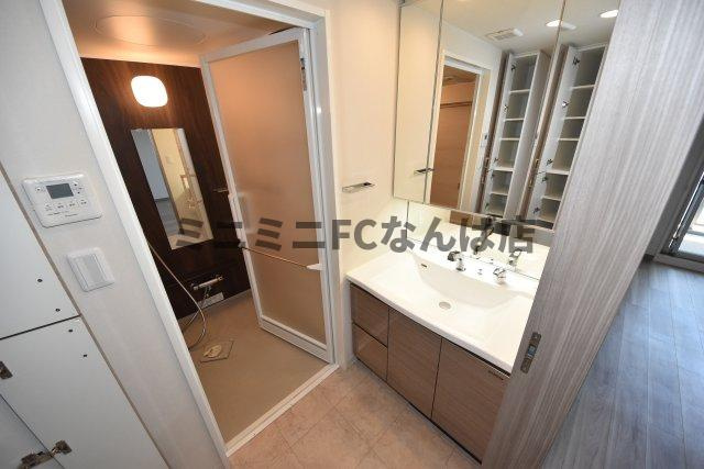 プレサンスロジェ桜川の独立洗面台