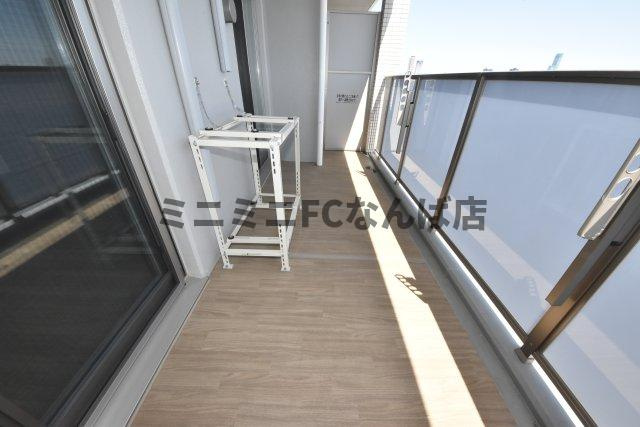 プレサンスロジェ桜川のバルコニー