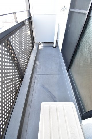 ワイズ朝潮橋駅前のバルコニー