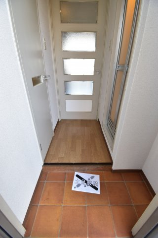 ワイズ朝潮橋駅前の玄関