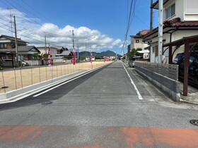 ファミリータウン壬生川③の前面道路含む現地写真