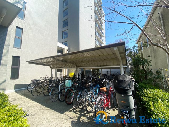 アエラス辻堂ウエストウイングの駐車場