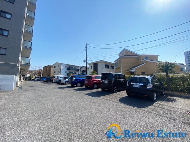 アエラス辻堂ウエストウイングの駐車場