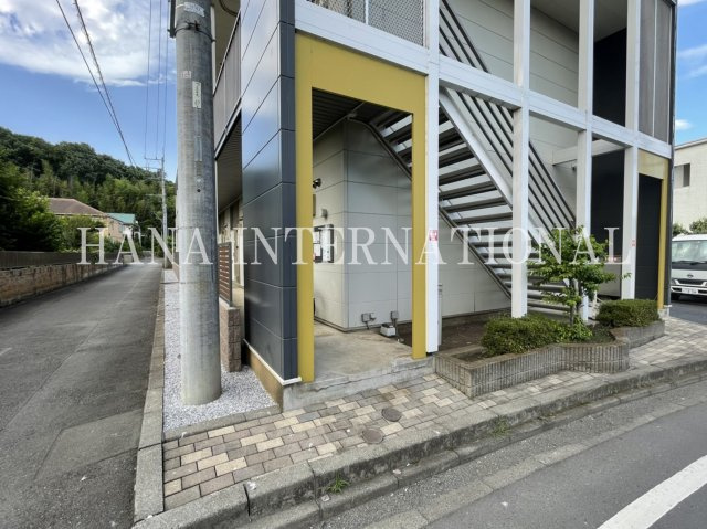 レオパレスエルドラードのエントランス