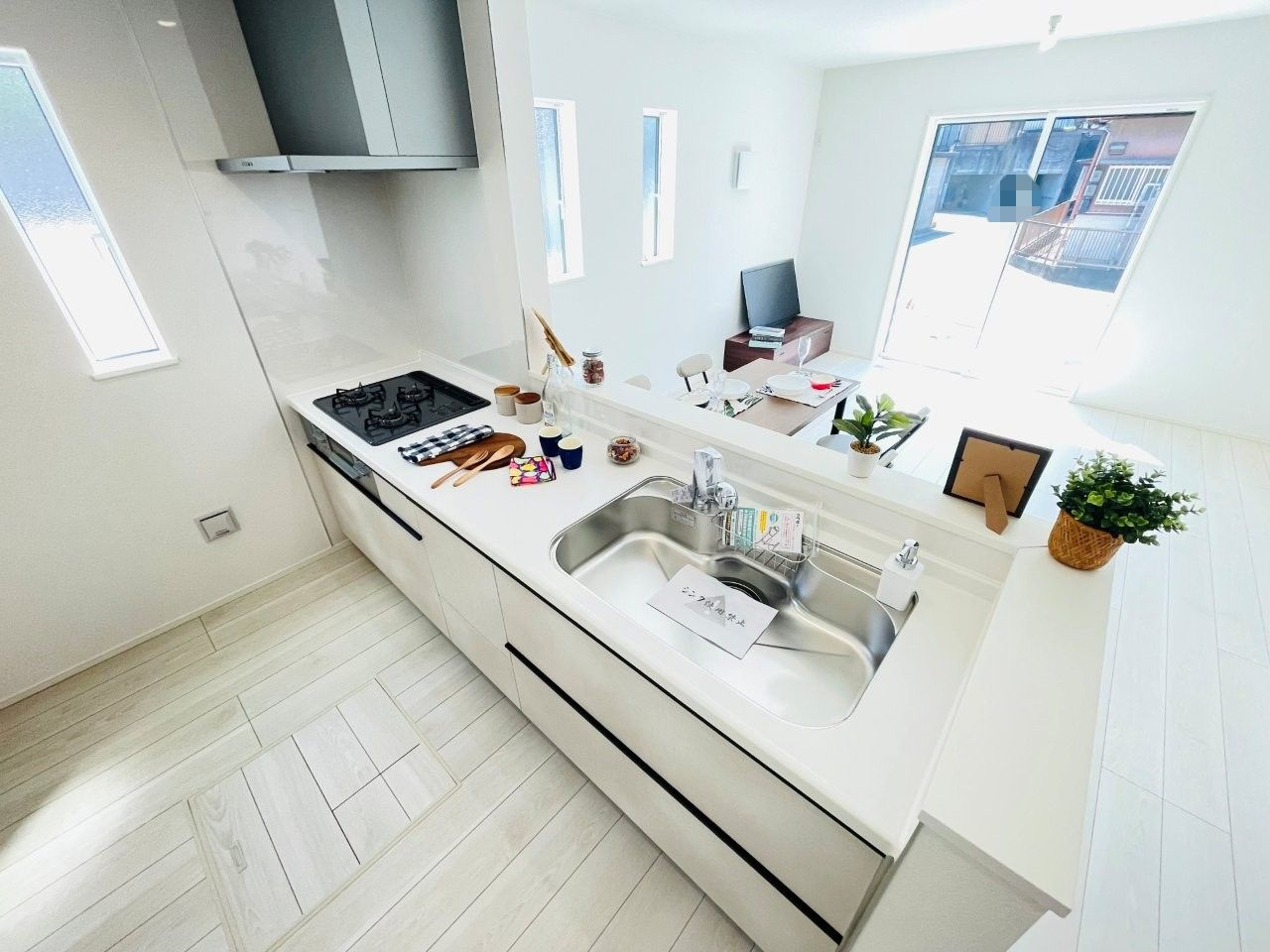 豊田市水源町24-1期　新築分譲住宅　全3棟　1号棟のキッチン|浄水器一体型水栓です。