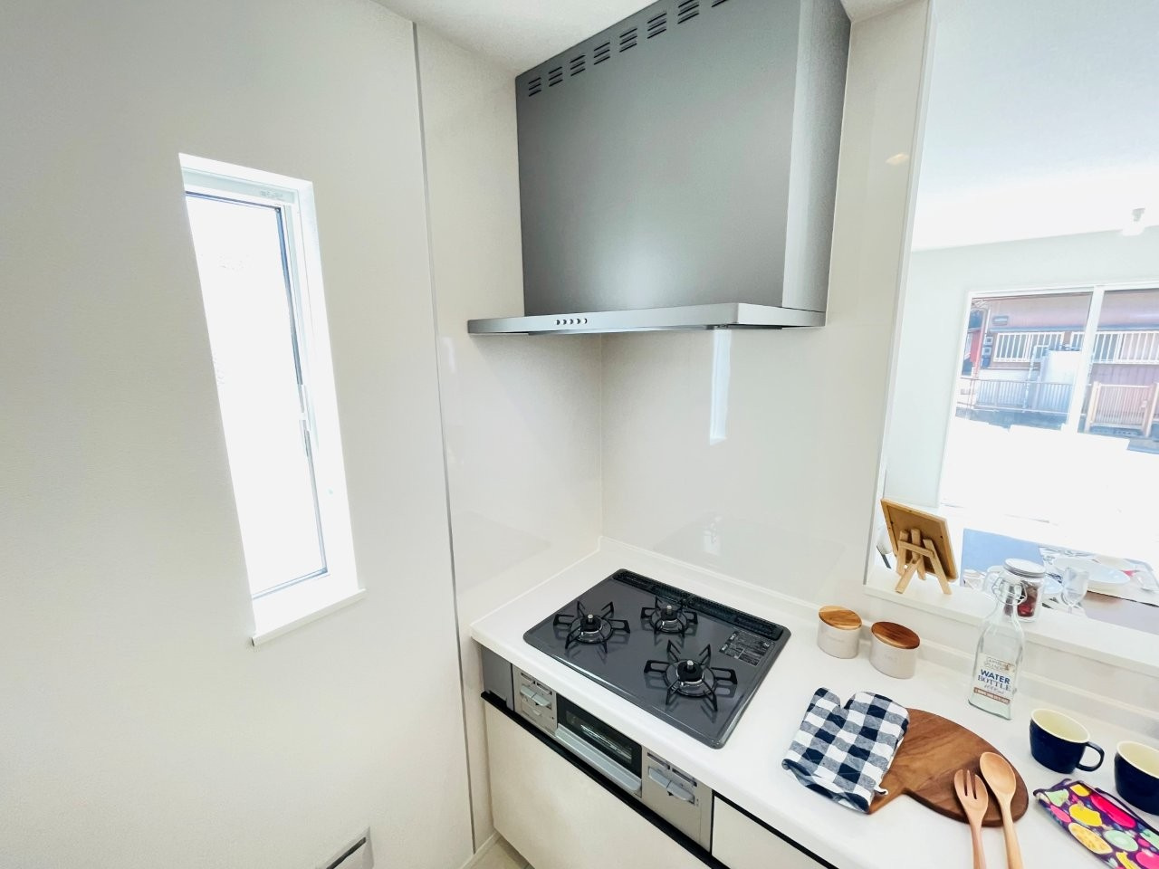 豊田市水源町24-1期　新築分譲住宅　全3棟　1号棟のキッチン|便利な3口コンロ。