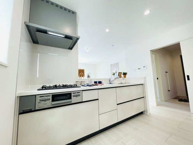 豊田市水源町24-1期　新築分譲住宅　全3棟　1号棟のキッチン|使い勝手の良いシステムキッチン。