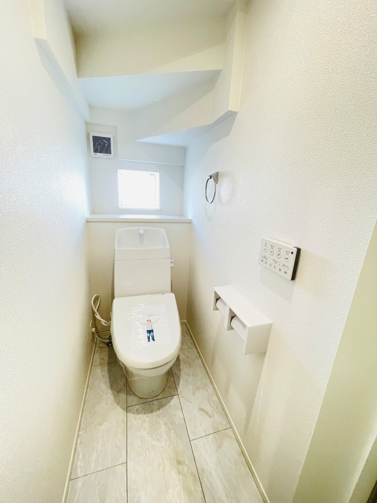 豊田市水源町24-1期　新築分譲住宅　全3棟　1号棟のトイレ|1階、2階とも温水洗浄機能付きトイレです。