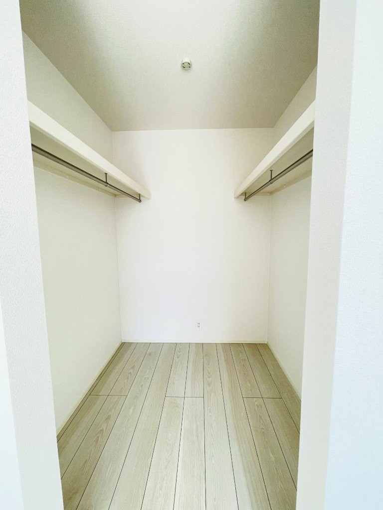 豊田市水源町24-1期　新築分譲住宅　全3棟　1号棟の収納|居室にはウォークインクローゼットを完備。家族の衣類がスッキリ片付きます♪