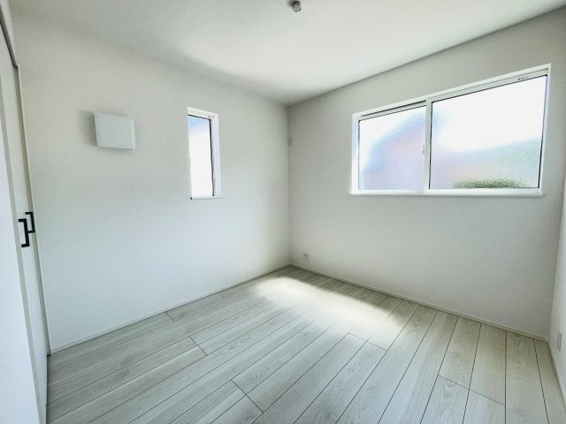 豊田市水源町24-1期　新築分譲住宅　全3棟　1号棟の洋室|お陽さまの光とさわやかな風をたっぷりとりこめます。室内はいつも明るい印象なので気持ちの良い朝を迎えられます