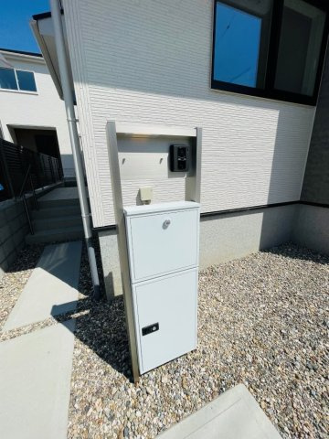 豊田市水源町24-1期　新築分譲住宅　全3棟　1号棟のその他|宅配ボックス付きなので、留守でも荷物を受け取ることができ便利です。