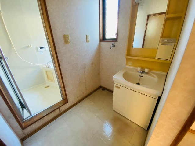 八街市四木　小柳アパートの独立洗面台|102号室