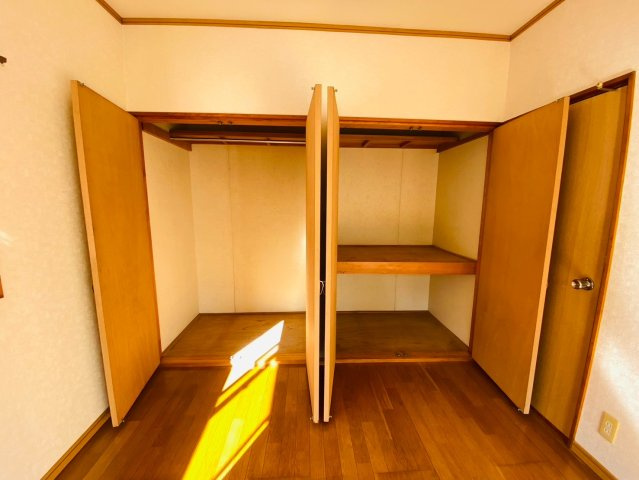八街市四木　小柳アパートの収納|102号室　洋室1
