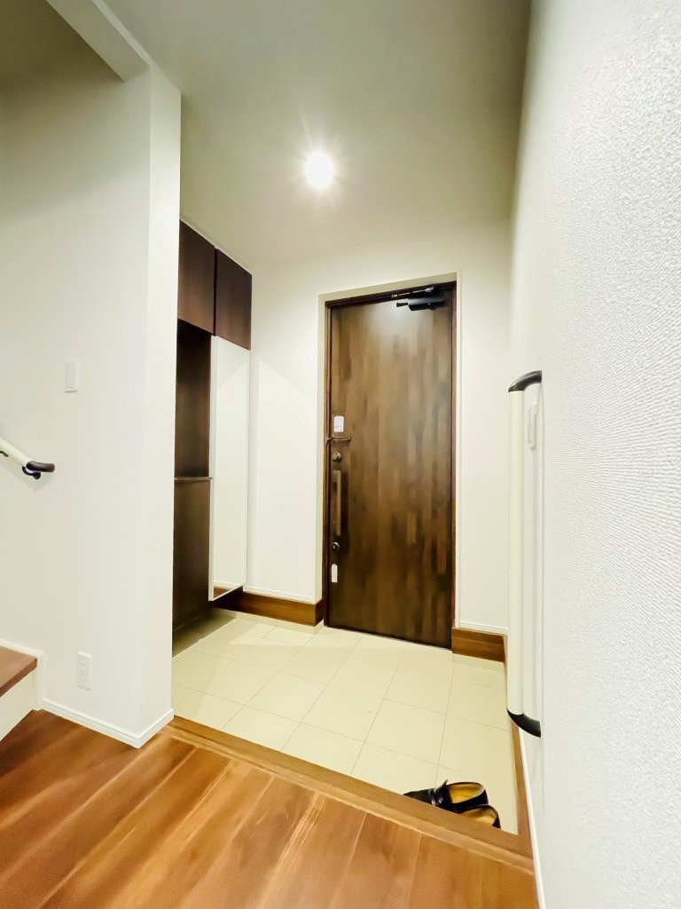 豊田市水源町24-1期　新築分譲住宅　全3棟　3号棟の玄関|大容量のシューズボックス付きで玄関が靴で散らかりません。