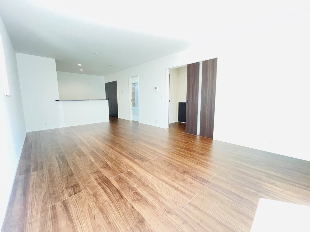 豊田市水源町24-1期　新築分譲住宅　全3棟　3号棟の居間・リビング|家族でくつろげる広々としたリビングダイニング。