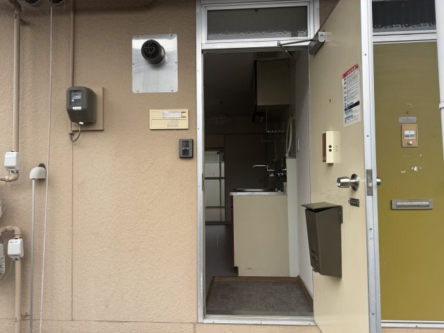 コーポラスよこさわの玄関