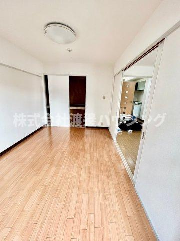 クローバーメゾン千里山の洋室