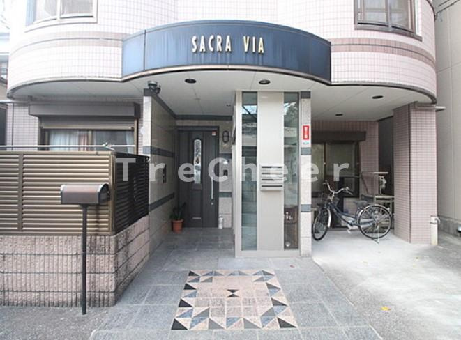 サクラヴィア(SACRA VIA)のエントランス