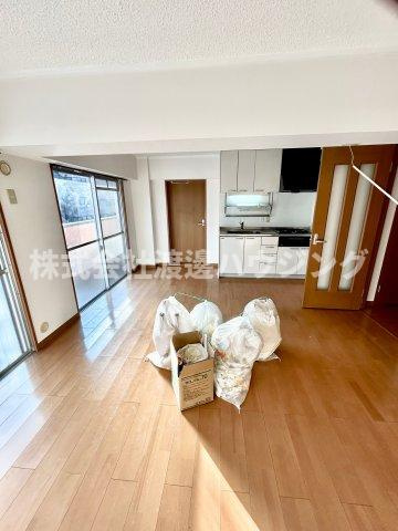 テラジハイツ1号館の居間・リビング